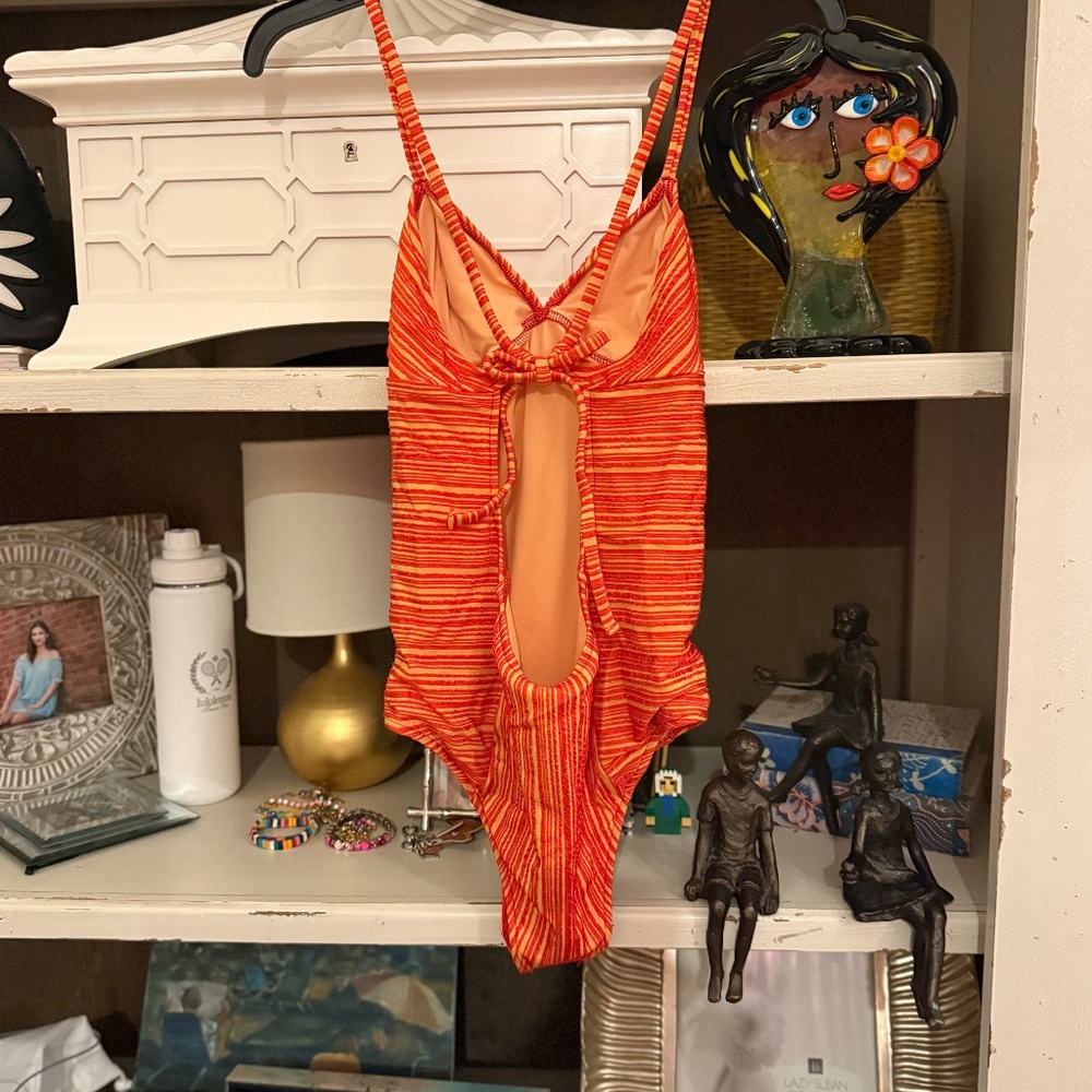Seea Tia swimsuit cherry rib large L nwot - Picture 6 of 6